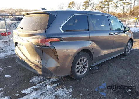 2021 Toyota Sienna Xle z USA, uszkodzony, nr VIN 5TDYRKEC6MS012714
